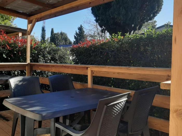 Mobil-home confortable avec terrasse pour 4 personnes - API-1-52-1266