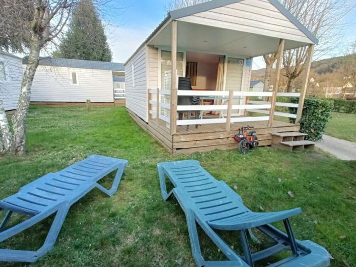 Mobil-home 4 pers avec terrasse à Saint-Geniez-dOlt - API-1-52-1301