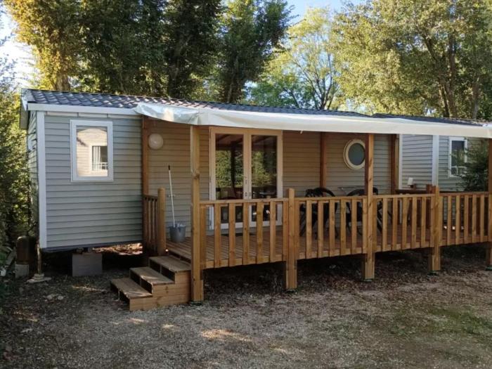 Mobil-home avec terrasse pour 6 personnes - API-1-52-1404