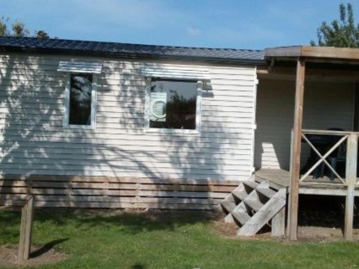 Mobil home spacieux avec terrasse pour 6 personnes - API-1-52-1482
