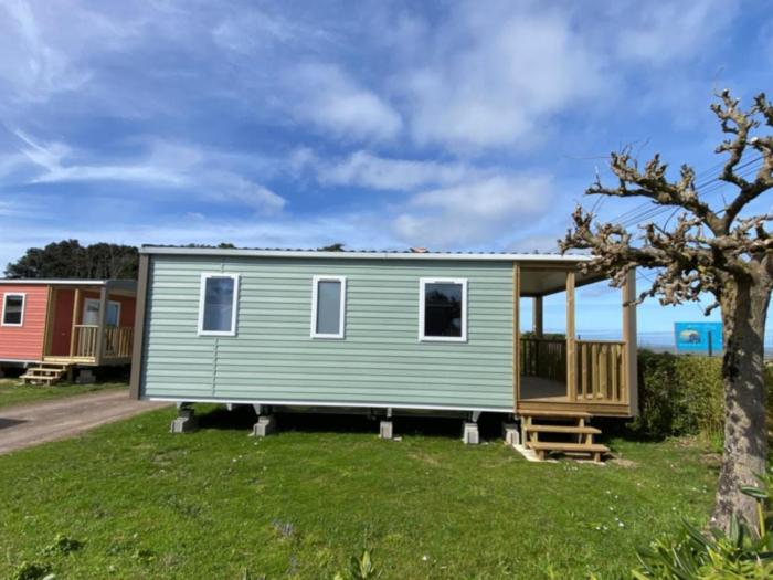 Mobil home confortable pour 4 personnes avec terrasse - API-1-52-1542