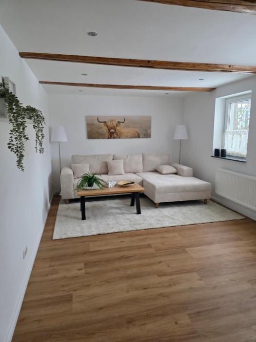 Unter den Balken - Helle Landhauswohnung mit Ofen & Ruhe