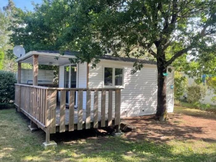 Mobil-Home Confortable avec Terrasse pour 4 Pers. - API-1-52-1634