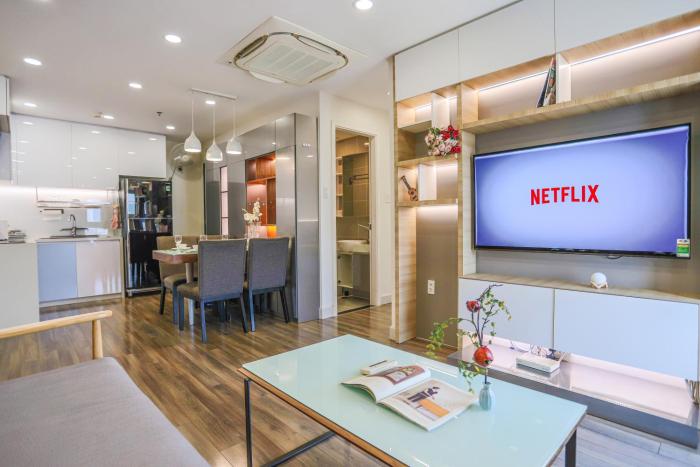 Central Loop Suites - Terra Royal Residence, Poker Table & Pink Church