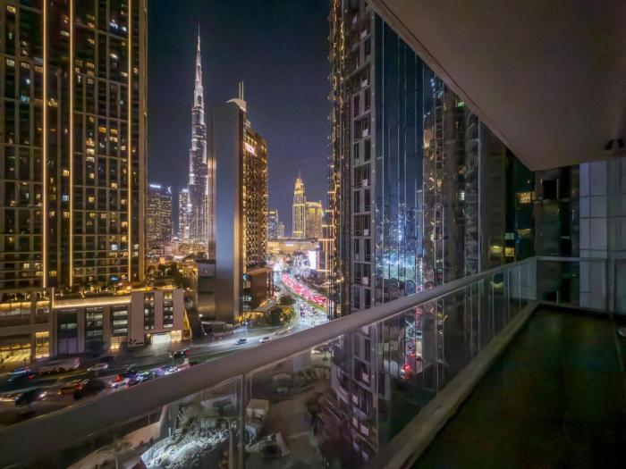 FIRST CLASS 2BR Burj View , Walk to Dubai Mall