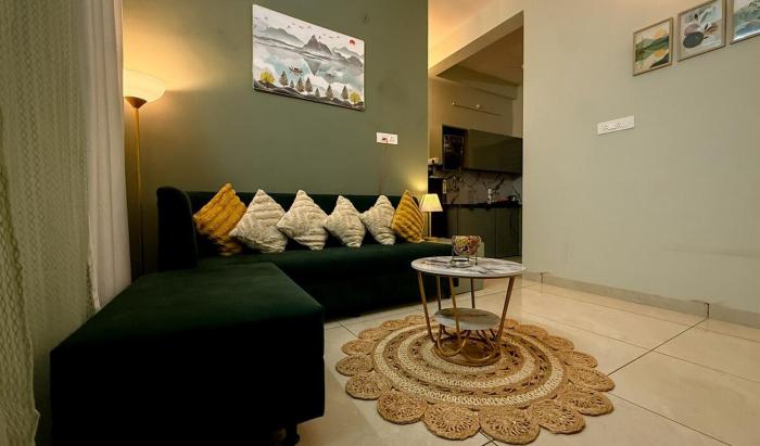 Modern 1 BHK Stay Couples Families Welcome
