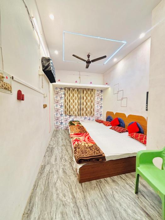 SP guest house 1,5 km from kashi vishawanath