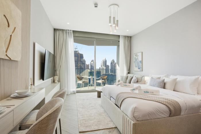 Upscale Studio with Peninsula Lifestyle
