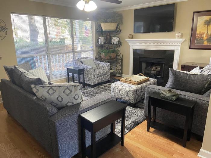 Spacious - Private 2 brs, 2 baths