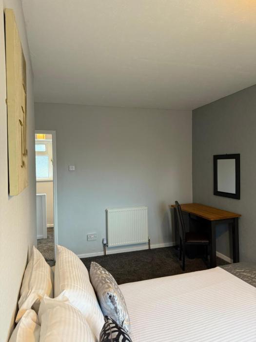 Central Serviced Apartments by Roomsbooked