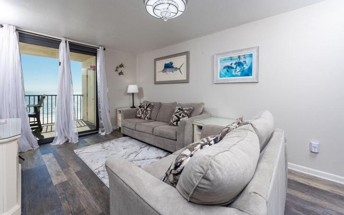 Phoenix I 1053 condo