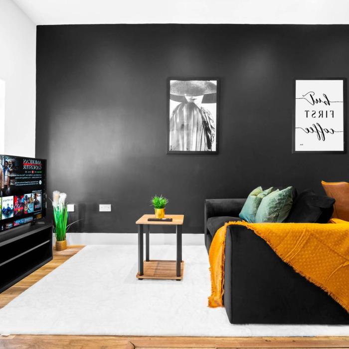 Spacious Apartment - Street Parking - Smart TV - Netflix 49G