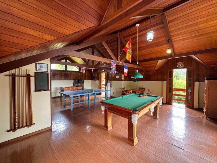 Casa Espaçosa em Mury | Até 20 Hóspedes