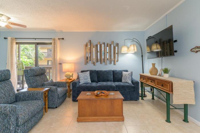 Tiki 227 - Gorgeous 1BR Condo Overlooking the Pool condo