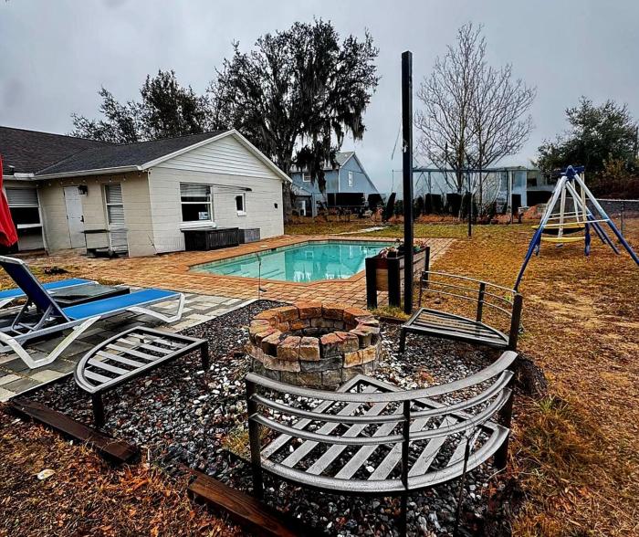 Charming Private Suite Near Scenic Trails