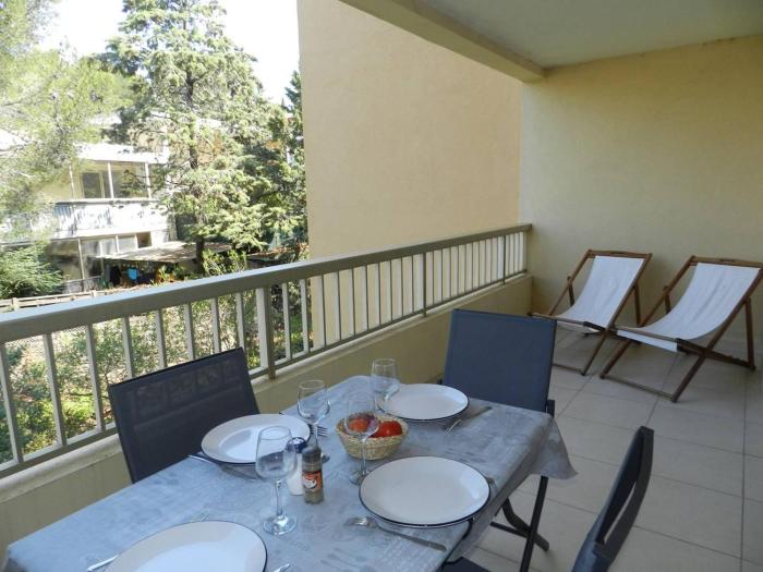 Appartement Moderne 2 pièces à Bormes - Terrasse et Parking - FR-1-251-925