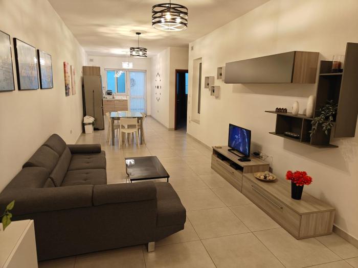 Boutique Ivy Rose 2-Bed Home, Heart of Marsaxlokk