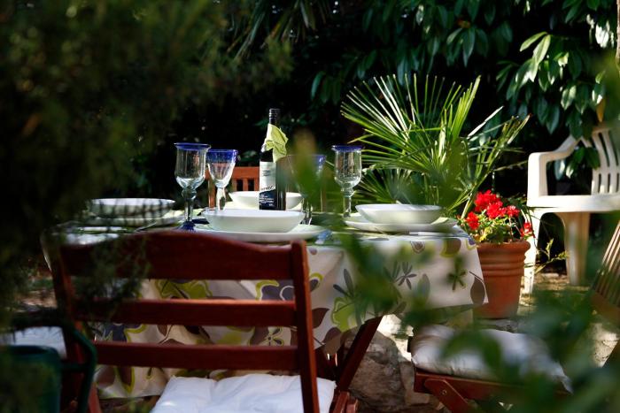 Oasis in green Pješčana Uvala, 2 min from the sea