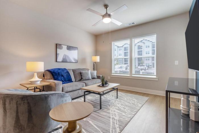 Landing Chic 1BD Gym Clubhouse