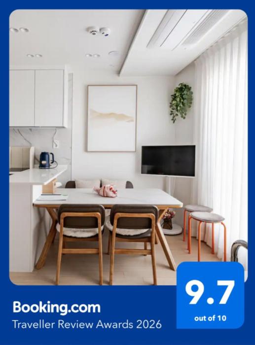 Chic Stay 홍대 합정 명동 # 최대8인 # 신축 엘리베이터 # 무료짐보관 # 무료주차