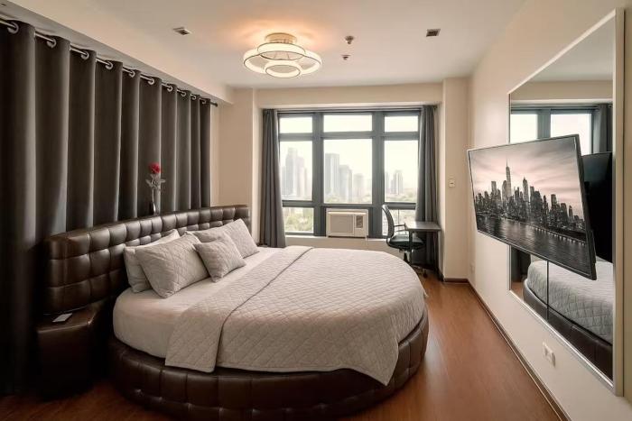 2-story Penthouse with 5 Balconies