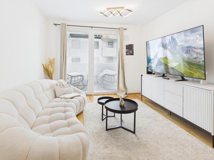 Apartment near Donau with Parking Garage