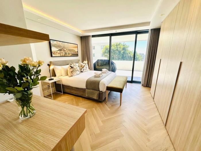 Sea Point Luxury 2 Bedroom Apartment With Inverter