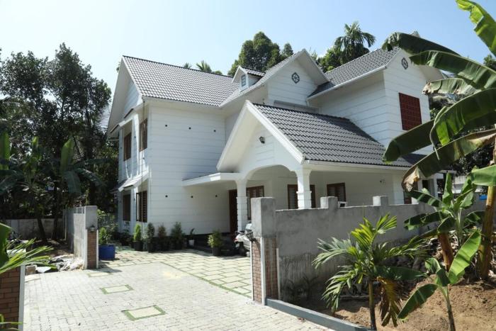 Brand new 4 BHK luxury villa near kochi airport