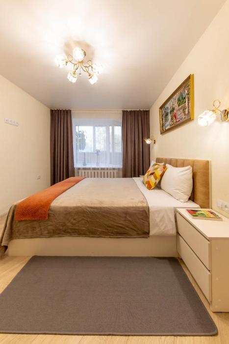 Нова 2-к Люкс Студія з Окремою Спальнею, Центр, Великий Балкон, Низький Поверх