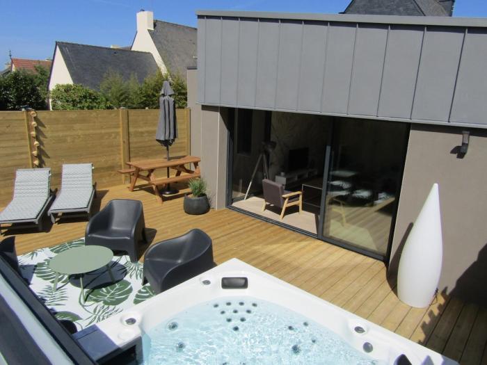 Gîte neuf avec Jacuzzi et Les plages à pied