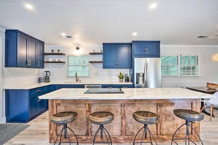 Walk to Dining, Coffee. Ping Pong, Bikes, Fire Pit