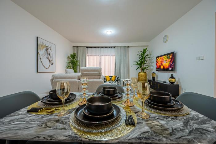 Elegant 2BR Suite with Sauna Gym Pool Walk to Yaya Centre