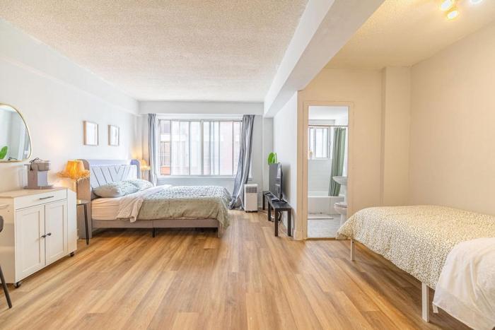 Studio in heart of DT,walk to 2 metros,Concordia
