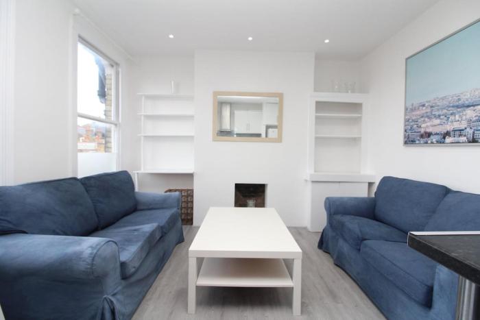 Commuters Dream 5 Mins from Clapham Junction Station