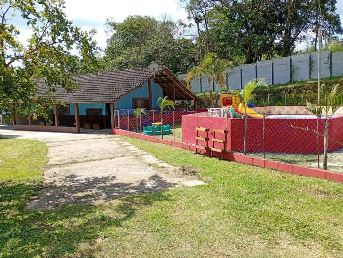 Chácara com piscina e churrasqueira a 1 hora de São Paulo