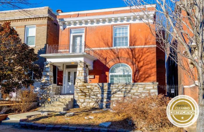 Elegant 6BR-4BA Family Home with Garage ABODEbucks