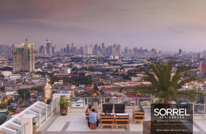 Manila stylish condo near LRT