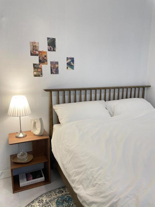 Hongik Station 5min,Airport Railroad, Airport Bus,Near Shopping Mall,Myeongdong,Itaewon,2Rooms