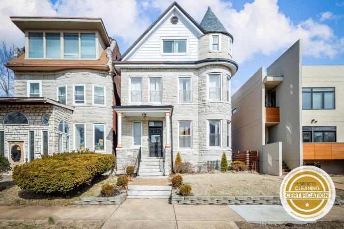 Stylish Getaway in St Louis ABODEbucks