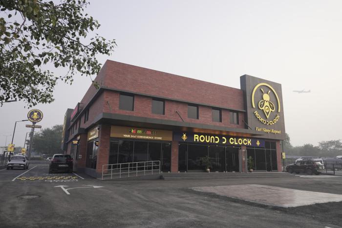 Round D Clock, IGI Airport