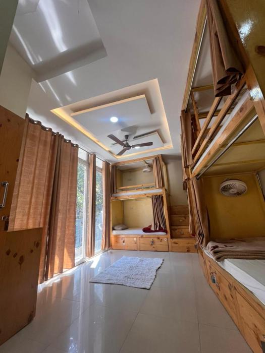 Solo Nari Backpackers Rishikesh