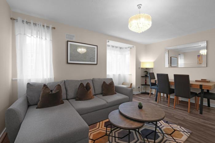 Modern 1 Bedroom Apt in Streatham with Parking