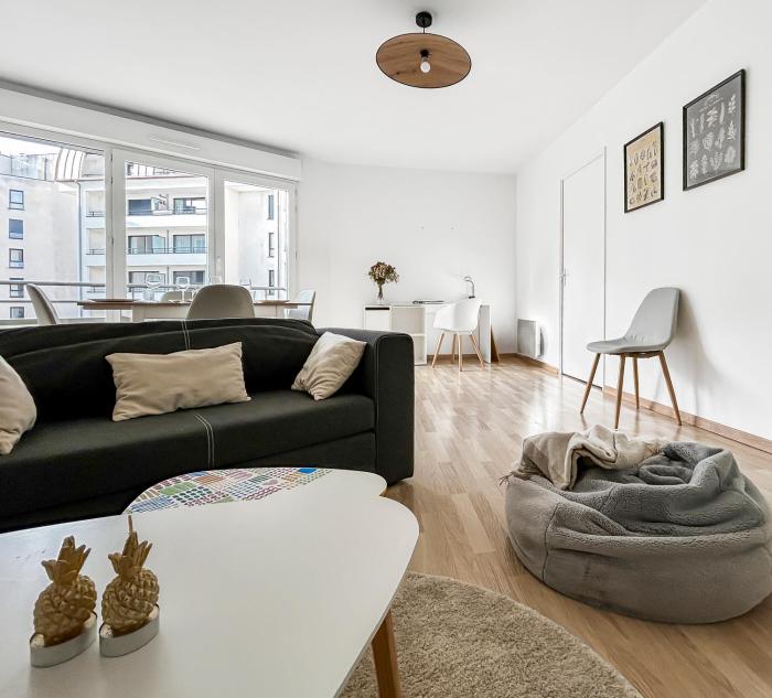 T2 moderne terrasse, parking, proche commerces