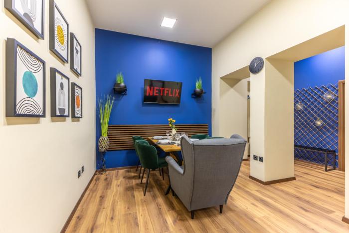 City Center Apartment, Walk to Beach & Sea Garden