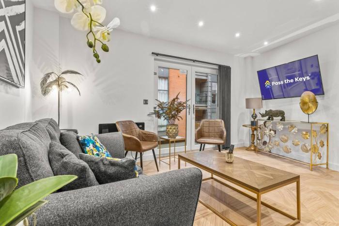 Central 3 Bed Flat 8 Min Walk To City Centre - Pass the Keys