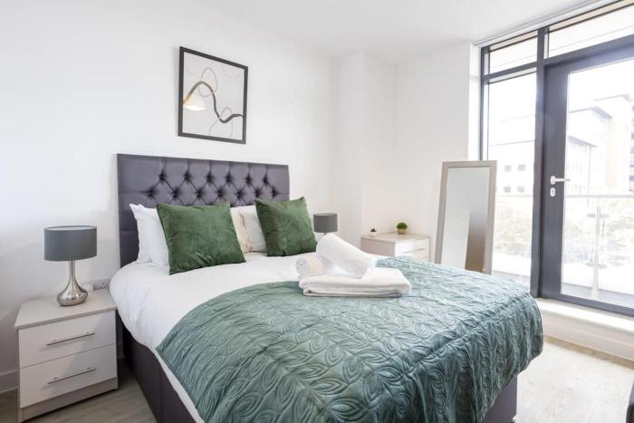 Modern Studio with Balcony in Manchester