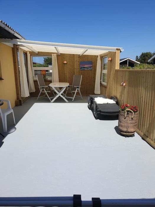 Cozy Vacation Home - By The Beach