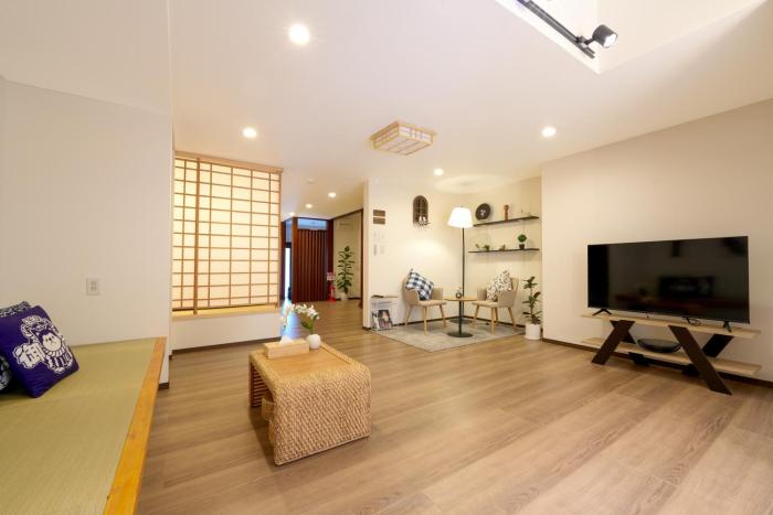 Family Group 4BR Whole House12 Guests1-min to Station Direct to Namba