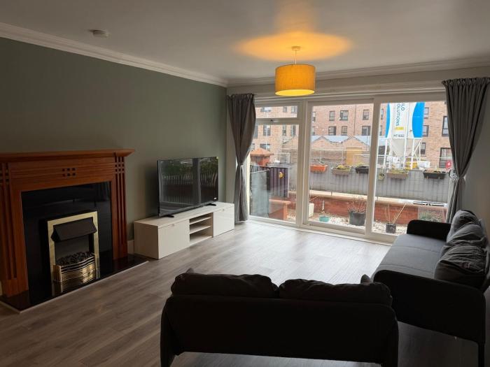 Spacious Glasgow Group Stay