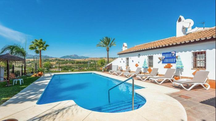 Casa La Vina del Arenal Pizarra by Ruralidays